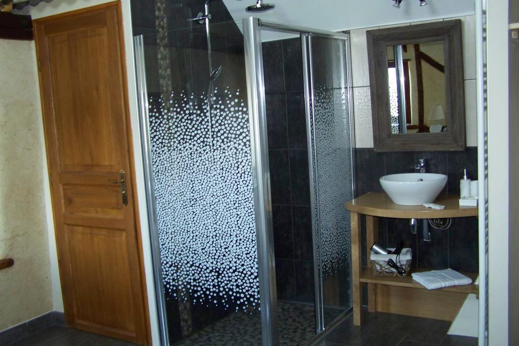 Les Hotes Du Lac, Chambres Et Tables D'Hotes Mandailles  Δωμάτιο φωτογραφία