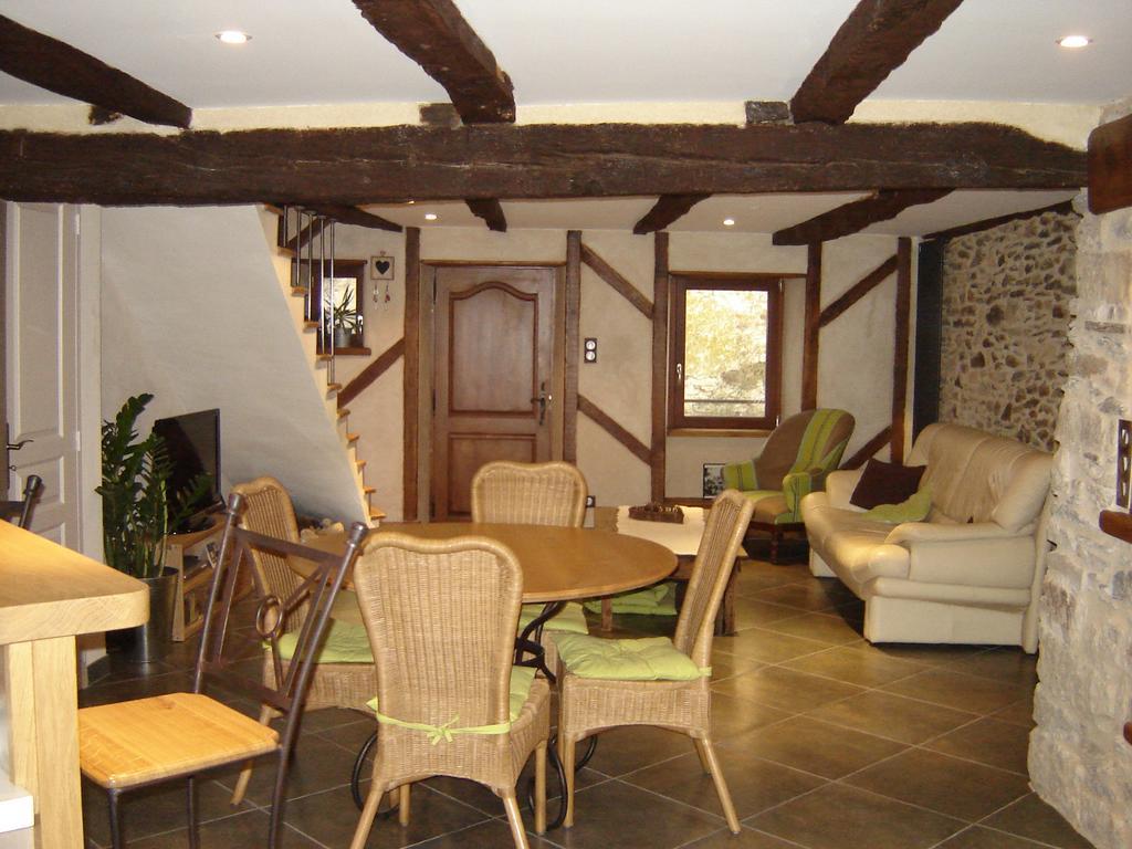 Les Hotes Du Lac, Chambres Et Tables D'Hotes Mandailles  Εξωτερικό φωτογραφία
