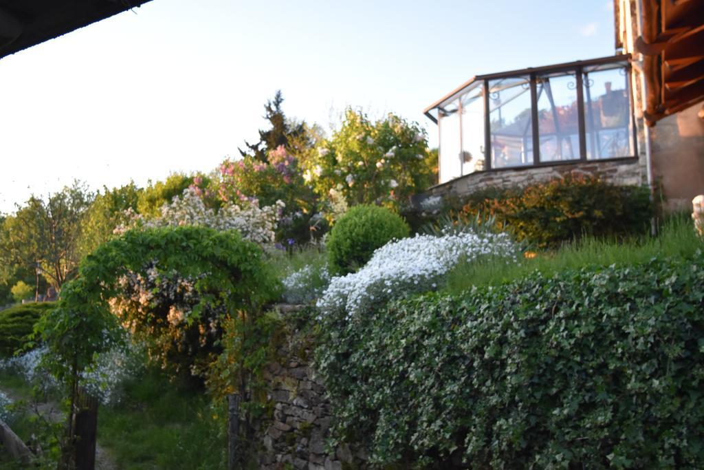 Les Hotes Du Lac, Chambres Et Tables D'Hotes Mandailles  Εξωτερικό φωτογραφία