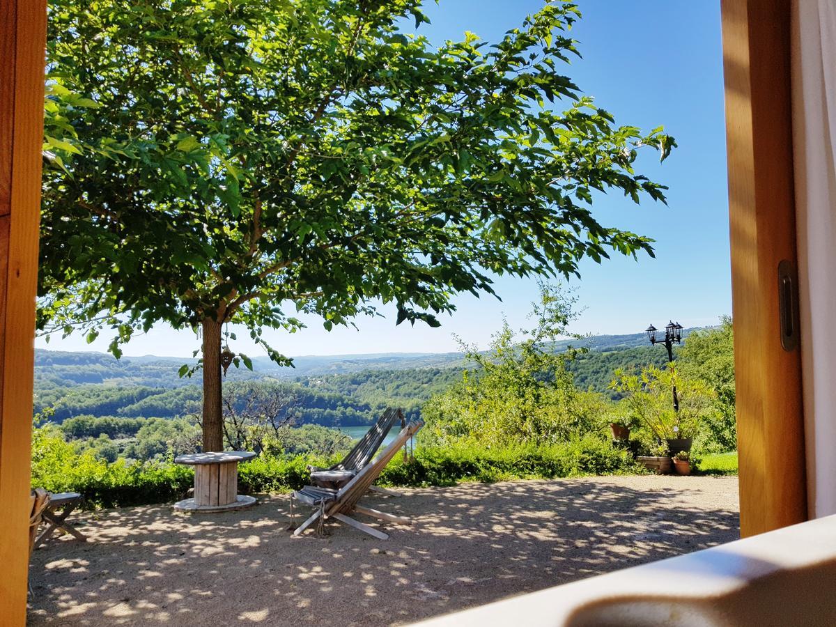Les Hotes Du Lac, Chambres Et Tables D'Hotes Mandailles  Εξωτερικό φωτογραφία